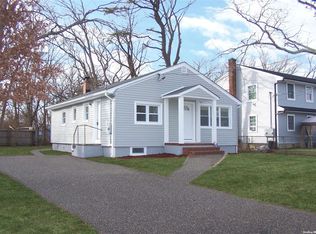 12 N 15th St, Wheatley Heights, NY 11798