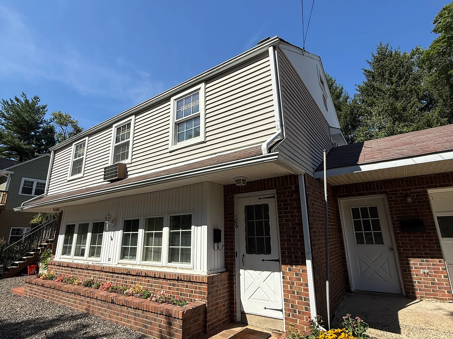 106 Morgan Avenue — Photo 2