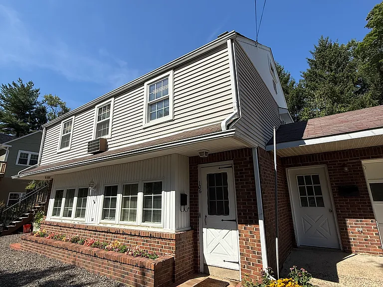 106 Morgan Ave — Photo 2