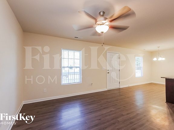 3rd image of 423 Leland St