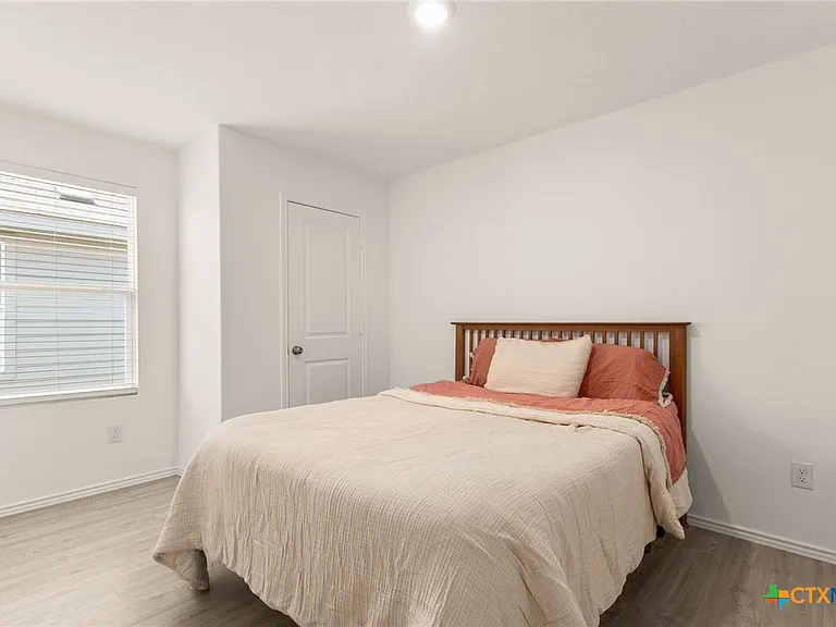 9129 Navarro Vis — Photo 21