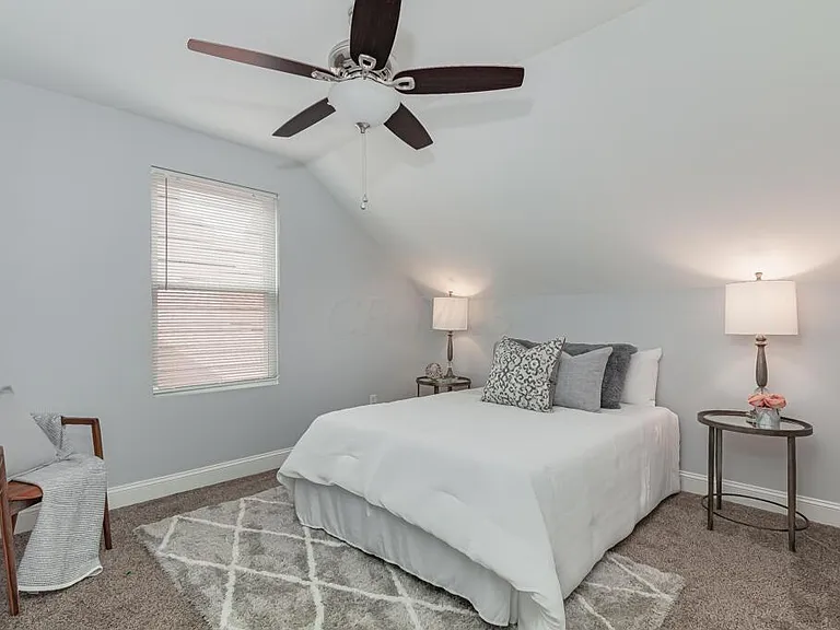 1118 E Whittier St — Photo 21