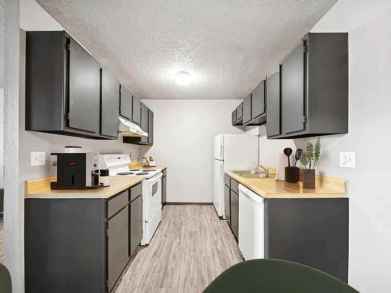 Sherwood Pointe — Photo 2