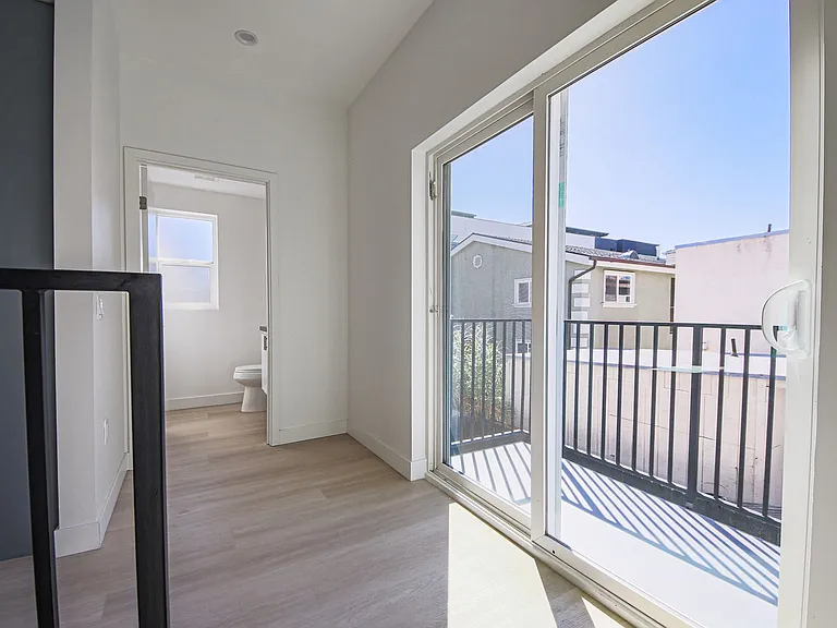 5263 Cartwright Ave — Photo 28