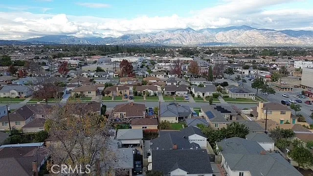 1421 E Norwood Pl — Photo 20