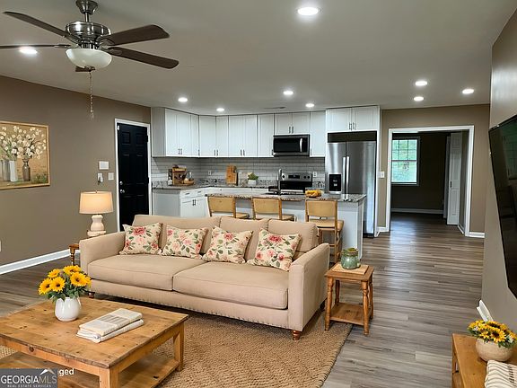 3rd image of 5142 Delray Dr