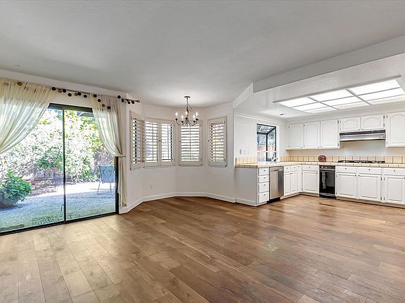 5th image of 18875 Biarritz Ln