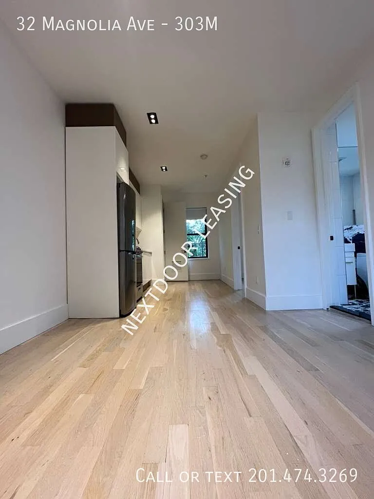32 Magnolia Ave — Photo 3