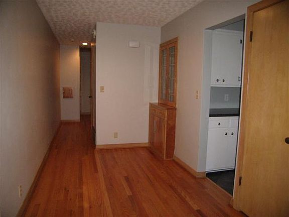 2nd image of 703 E Schreyer Pl