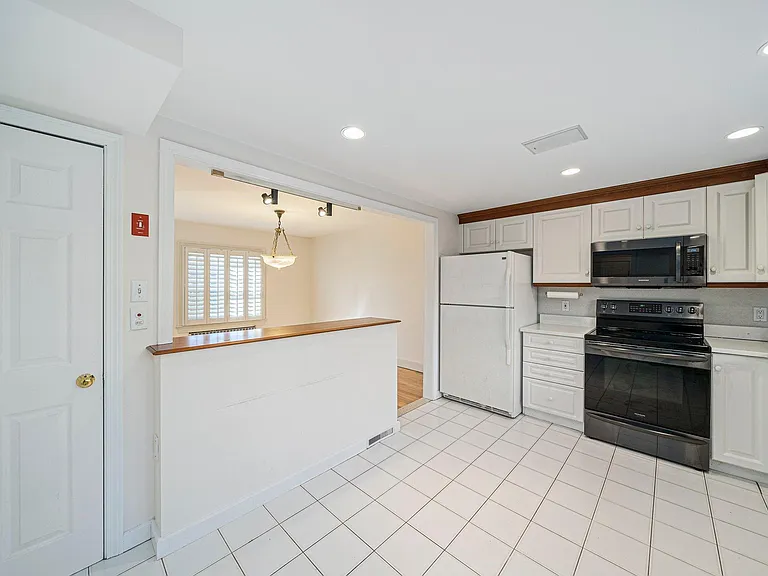 93 Lincoln Rd — Photo 14