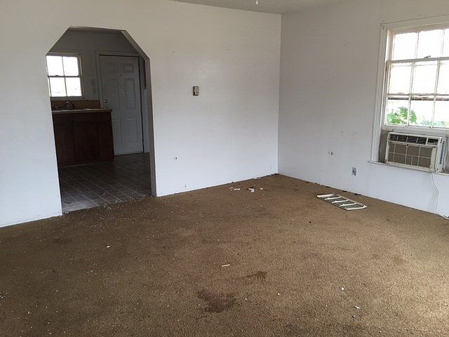 2nd image of 2745 Walnut Ave