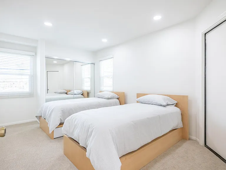 147 N Loreta Walk — Photo 26