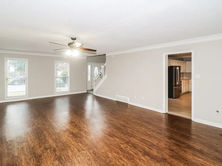 300 N Ericson Rd — Photo 4