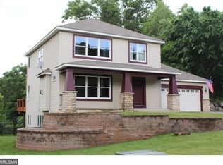 1055 Krattley Ln, Hudson, WI 54016