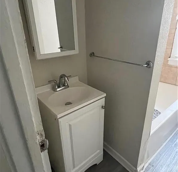 1723 Lasalle Ave — Photo 7