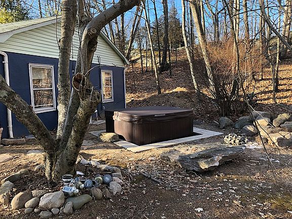2nd image of 424 Circle Dr