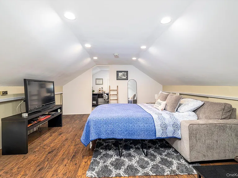 66 Reid Ave — Photo 10