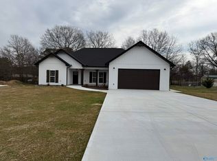 108 Carrington Ln, Albertville, AL 35950