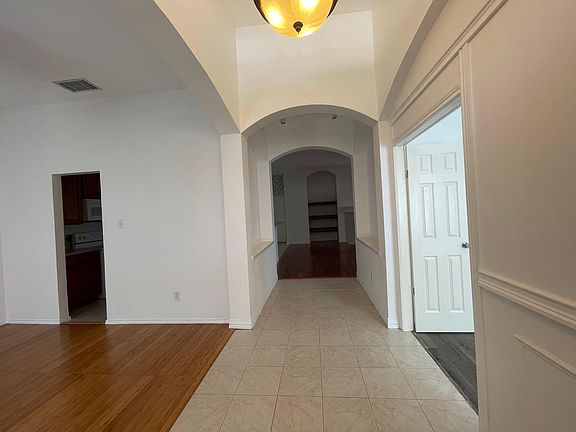 3rd image of 3301 Cobble Brook Ln