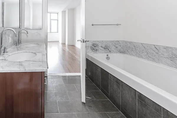 Rented by Lisa Management | media 2