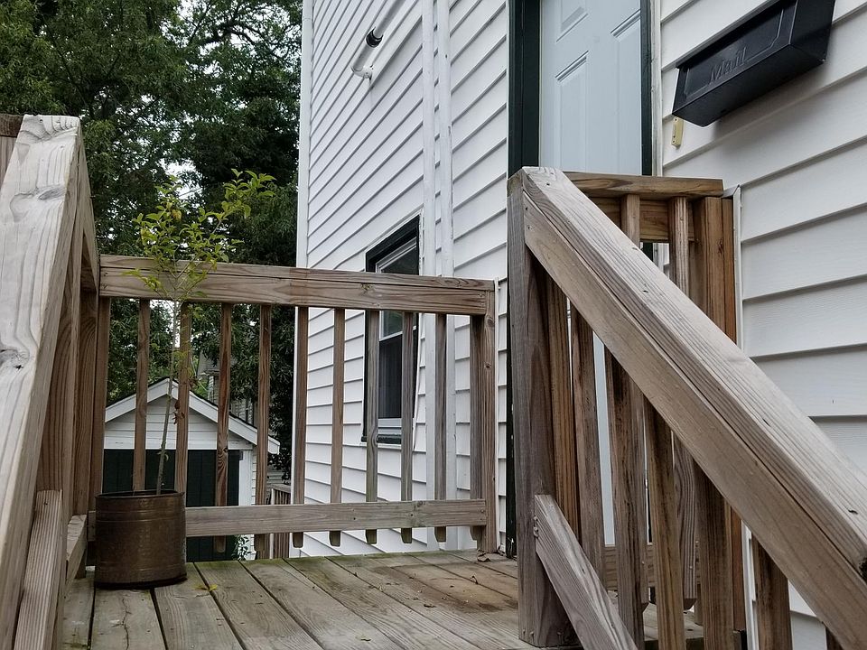 1st image of 420 W 37th St #2