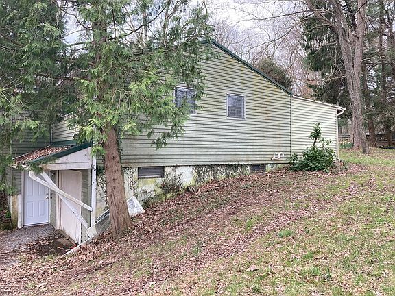 2nd image of 200 Maple Dr