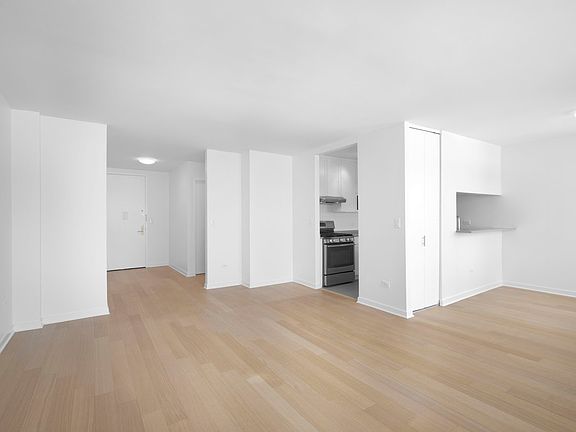 5th image of 200 W 60th St APT 16C