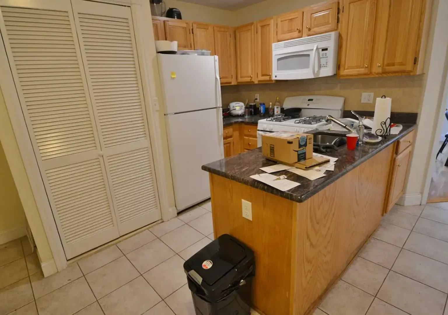 Charming 3 Bedroom-No Broker fee — Photo 1