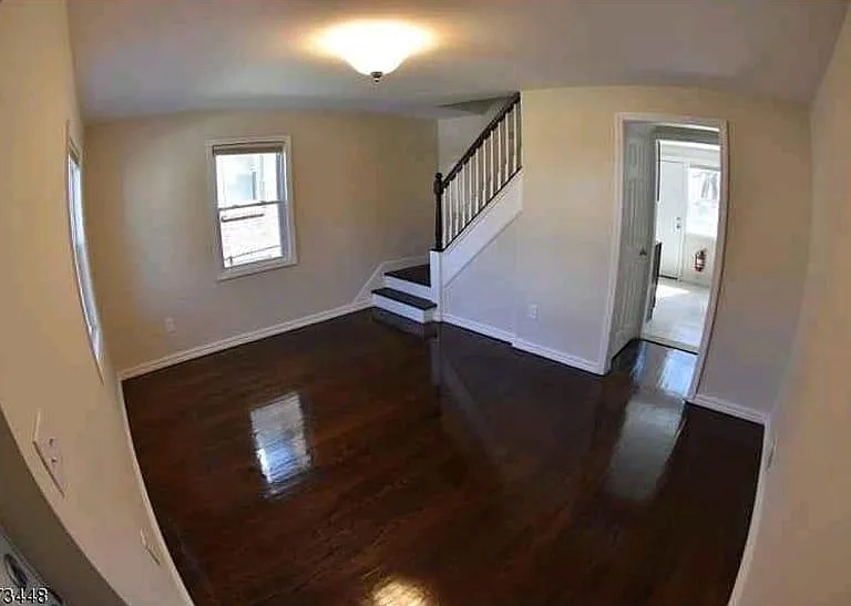 22 Dupont Pl — Photo 5