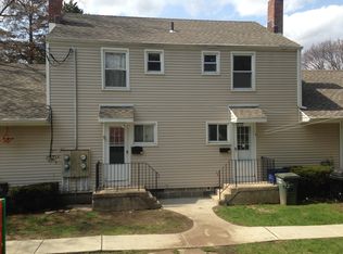 35 Dupont Pl, Bridgeport, CT 06610