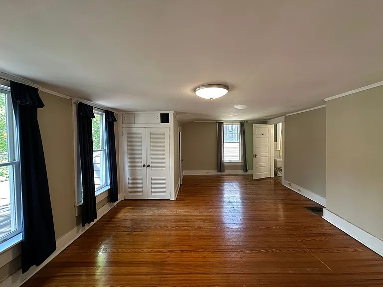 1884 Vinton Ave — Photo 22