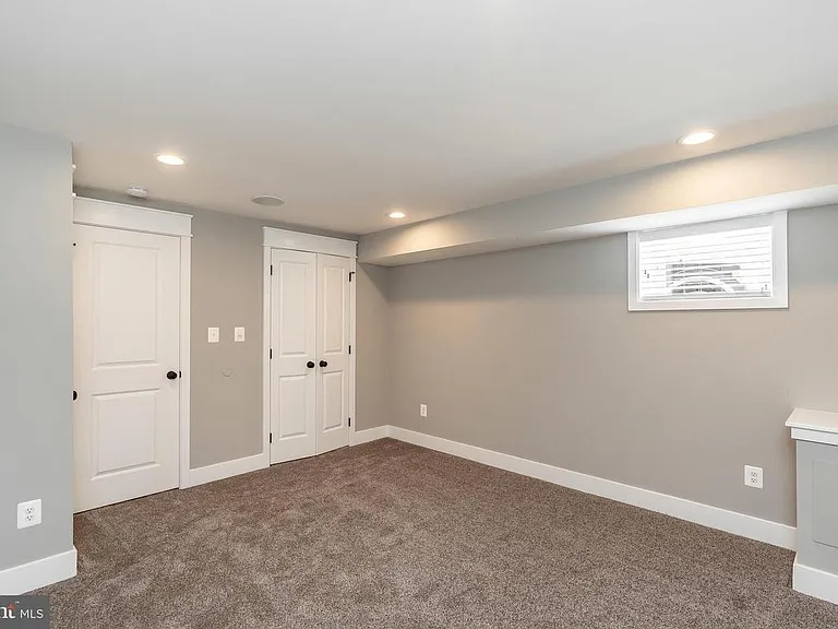 3729 Foster Ave — Photo 25