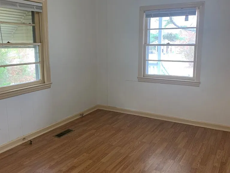 1409 Bay St — Photo 16