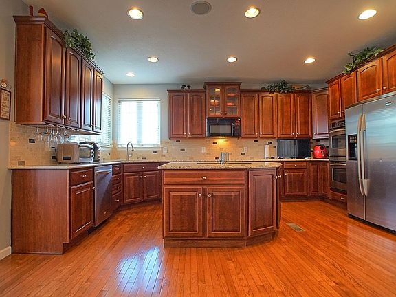 5th image of 6442 Rosemont Ln