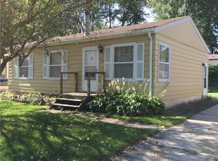5527 Cedar Dr NW, Cedar Rapids, IA 52405