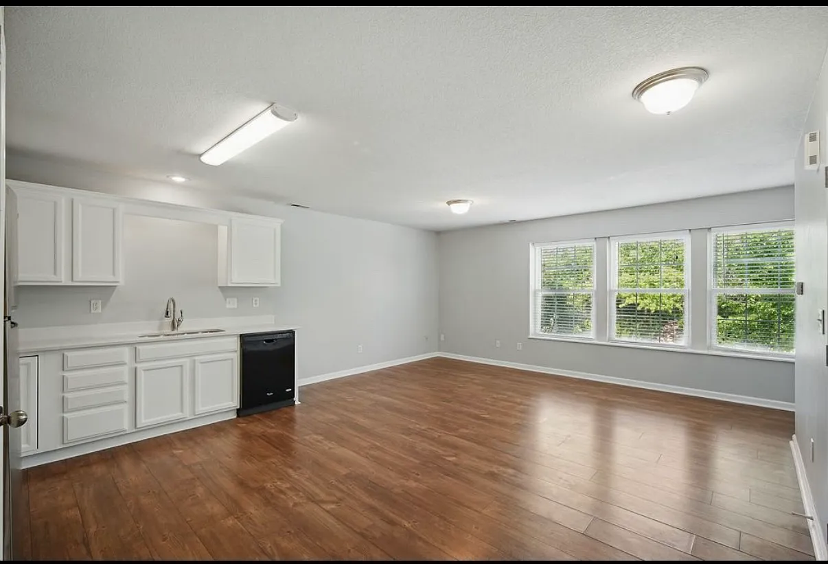 1282 SE Village View Ln — Photo 1