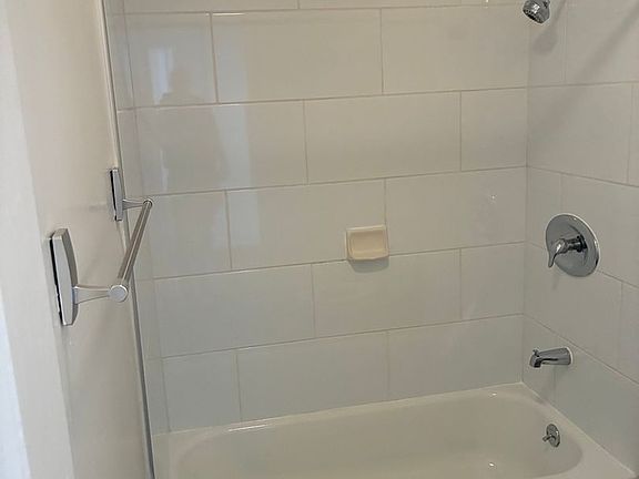 3rd image of 2122-2136 E 2nd St #3