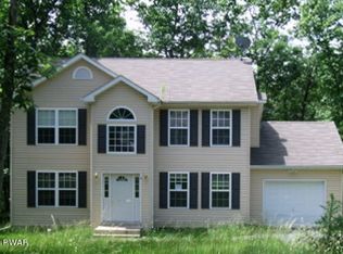 1947 Brentwood Dr, Bushkill, PA 18324