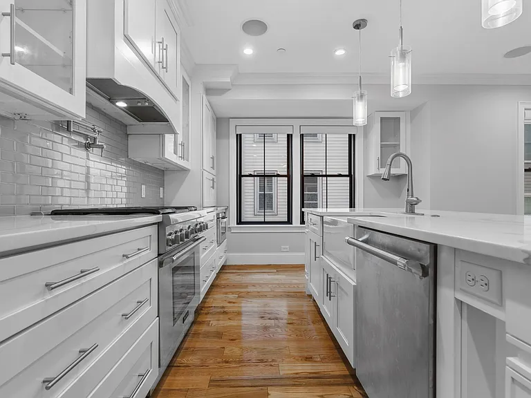 160 W Broadway #202 — Photo 4