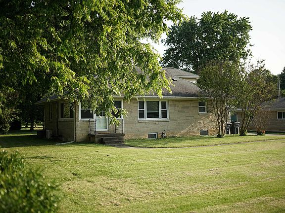 4th image of 7001 Lincoln Ave