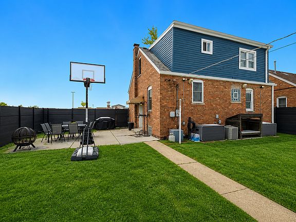 5th image of 3232 W 115th St