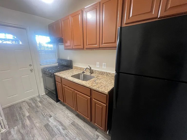 1615 Olive St SE — Photo 8