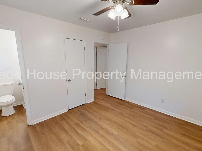 502 Fitzsimmons St — Photo 13