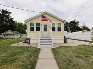43 W Greenwood Ave, Villas, NJ 08251