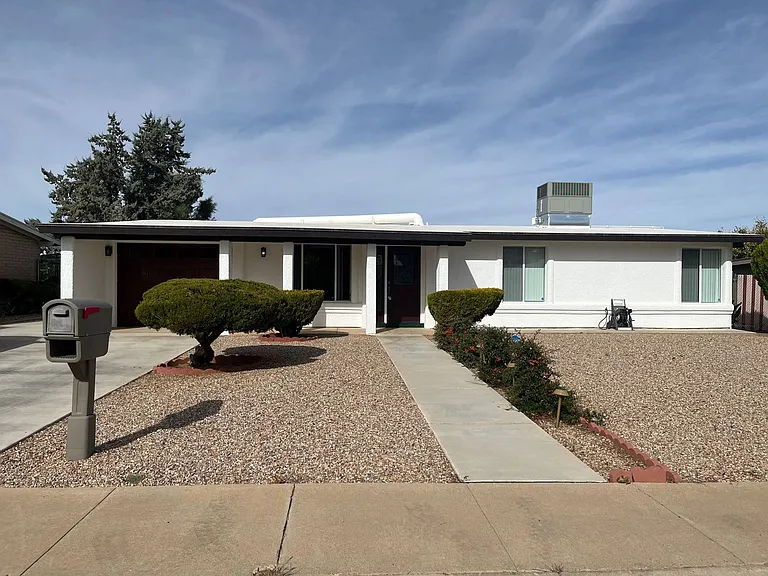 3633 N Mallard Cir — Photo 1