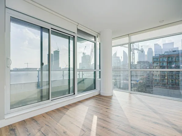 25 Selby St #404, Toronto, ON M4Y 0E6