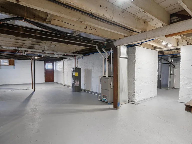 5303 Bancroft Ave #2W — Photo 19