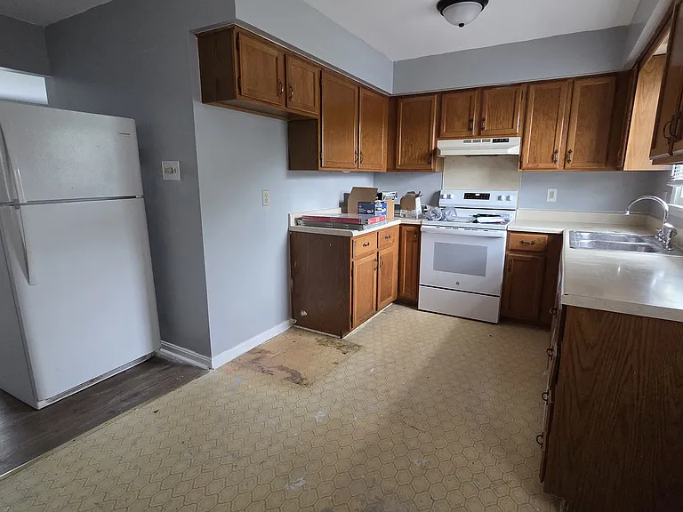 413 N Western Ave — Photo 24