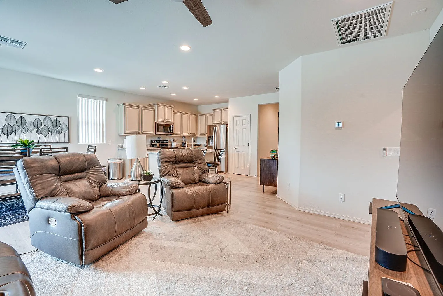 2 bed, 2.0 bath, 1270 sqft, $2,661 — Photo 4