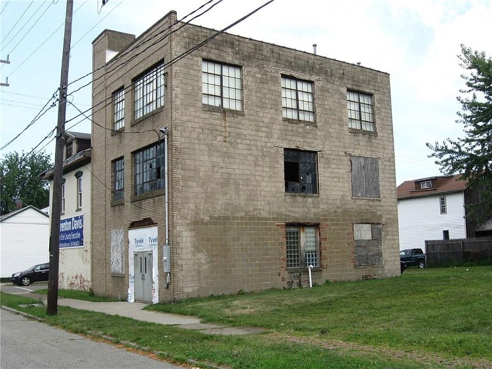 2nd image of 301 E 11th St